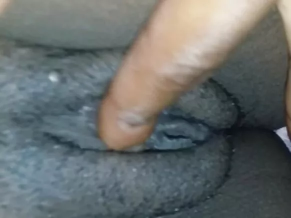 Mwasi ya moindo ya Sud ameli spermatozoïde, mwasi ya Afrika asimbaki Josie ye moko.