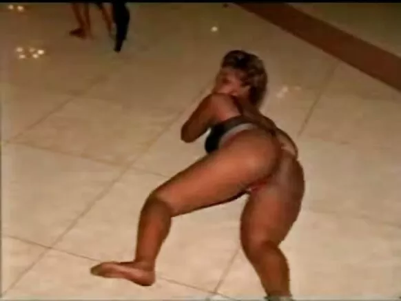 Club Tanzanien Grand Booty Noir Nude 2 Bolumbu ya bato banso.